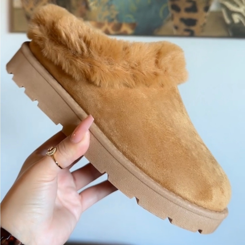 NEW! SLIP ON FAUX FUR LINED SLIPPER WITH HARD BOTTOM *LAST PAIR*